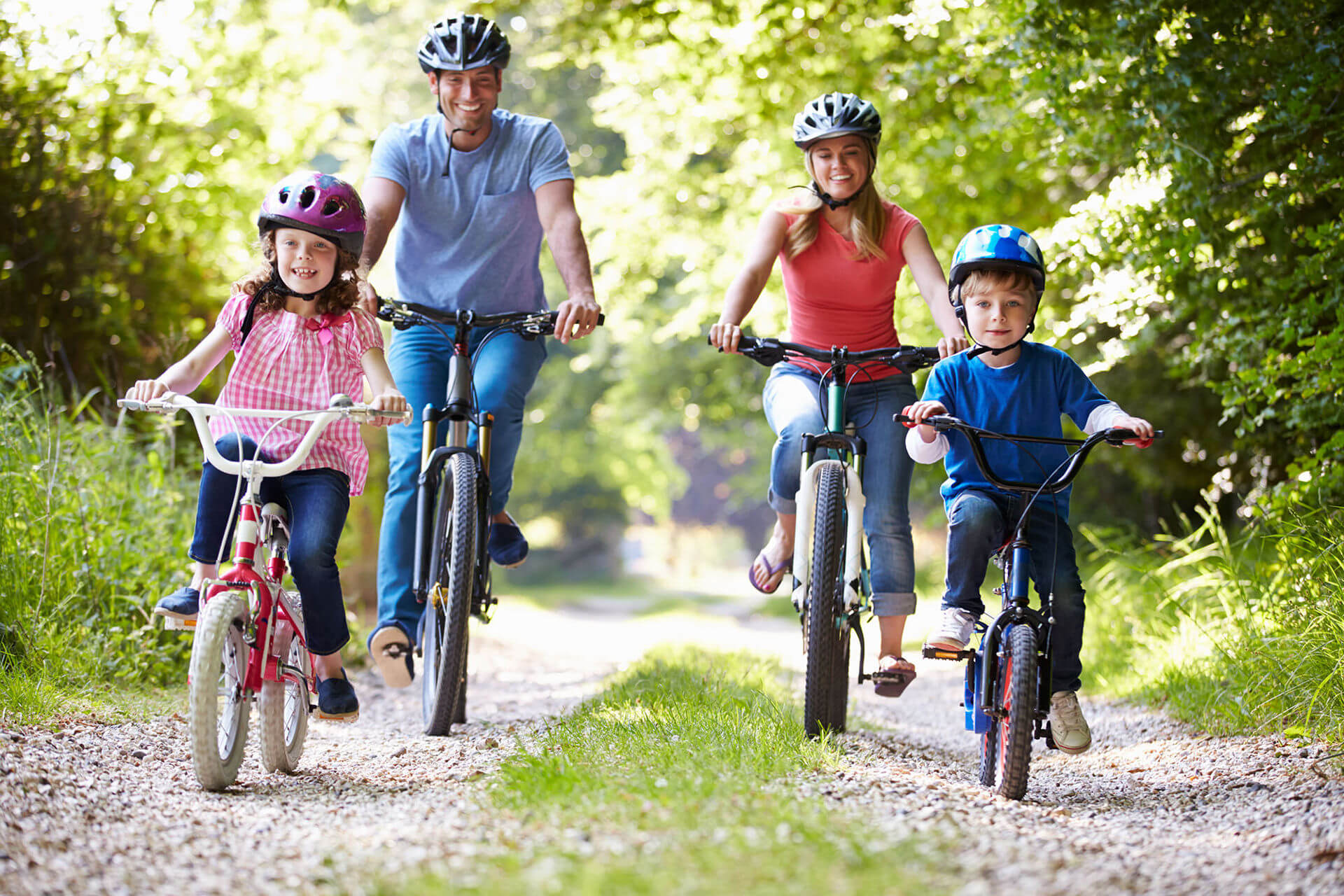 famille en vélo