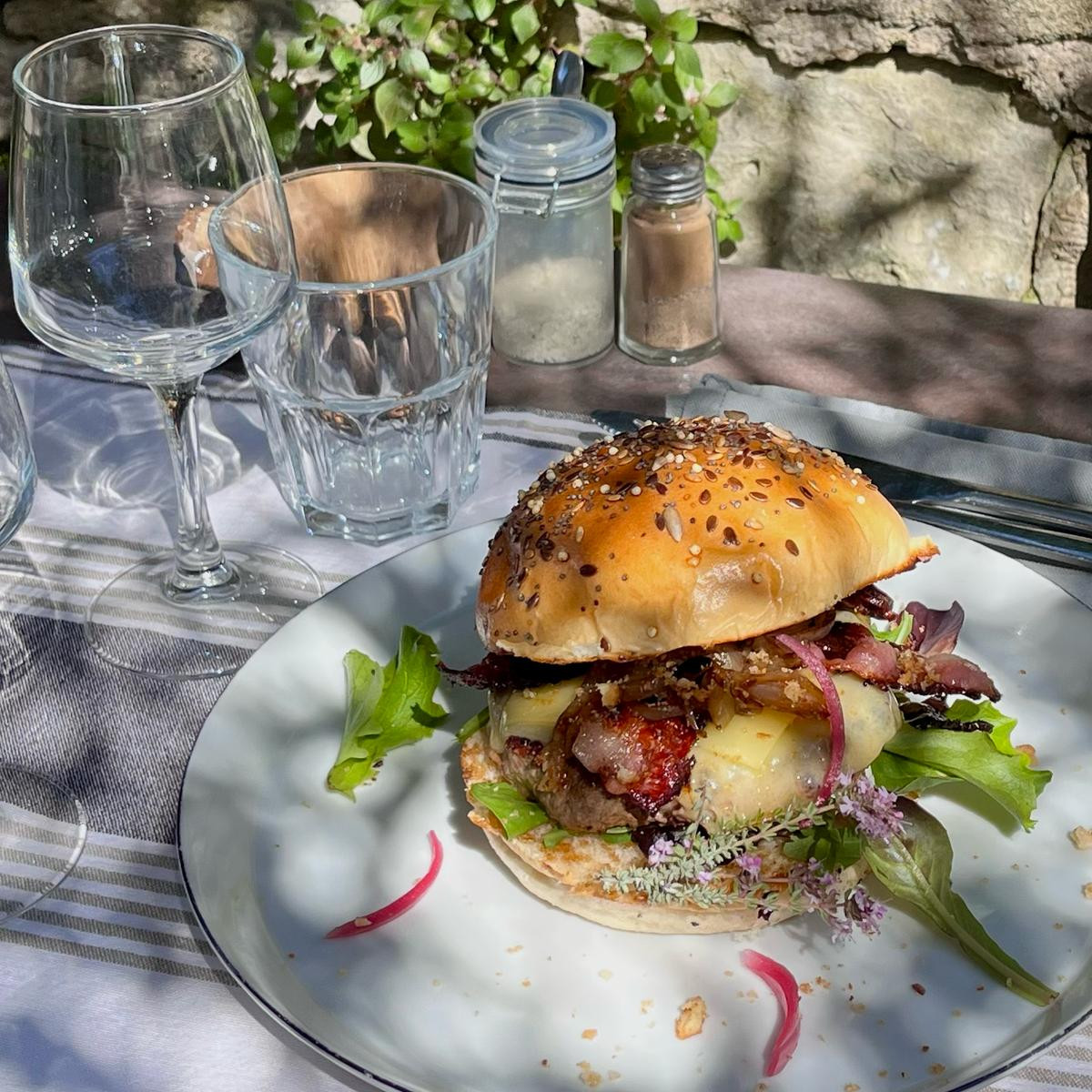 burger Hôtel restaurant Le Crillon Murs