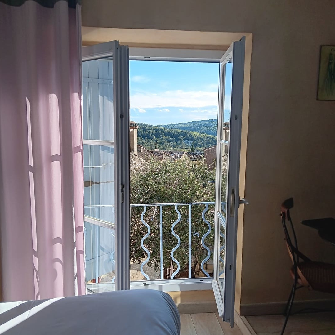 chambre avec vue sur le Luberon